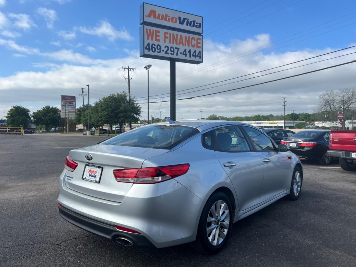 2016 SILVER Kia Optima LX (5XXGT4L30GG) with an 2.4L L4 DOHC 16V engine, 6A transmission, located at 420 I-35E, Lancaster, TX, 75146, (469) 297-4144, 32.593929, -96.823685 - Photo#6